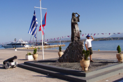 Denkmal der Freiheitskämferin Bouboulina auf der Mole