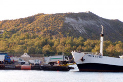 Green Lipari transportiert das Müllauto nach Sizilien